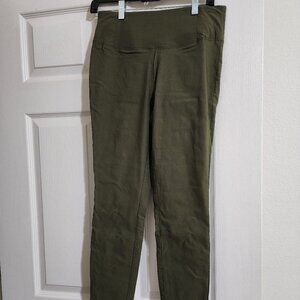Worthington Skinny Pull On Slacks in Olive Green size 4 Like New